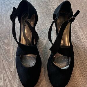 Dexflex Comfort - Women's Macie Black Faux Suede Cross Strap Pump Heels - 8W